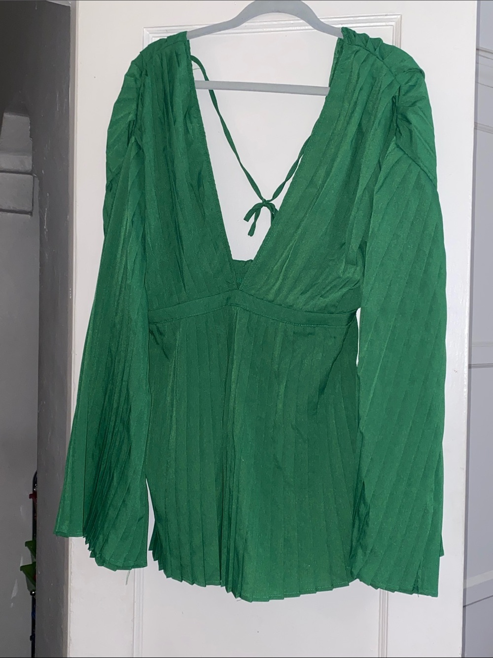 PrettyLittleThing Emerald Green Plunge Long Sleeve Romper. Size 6.